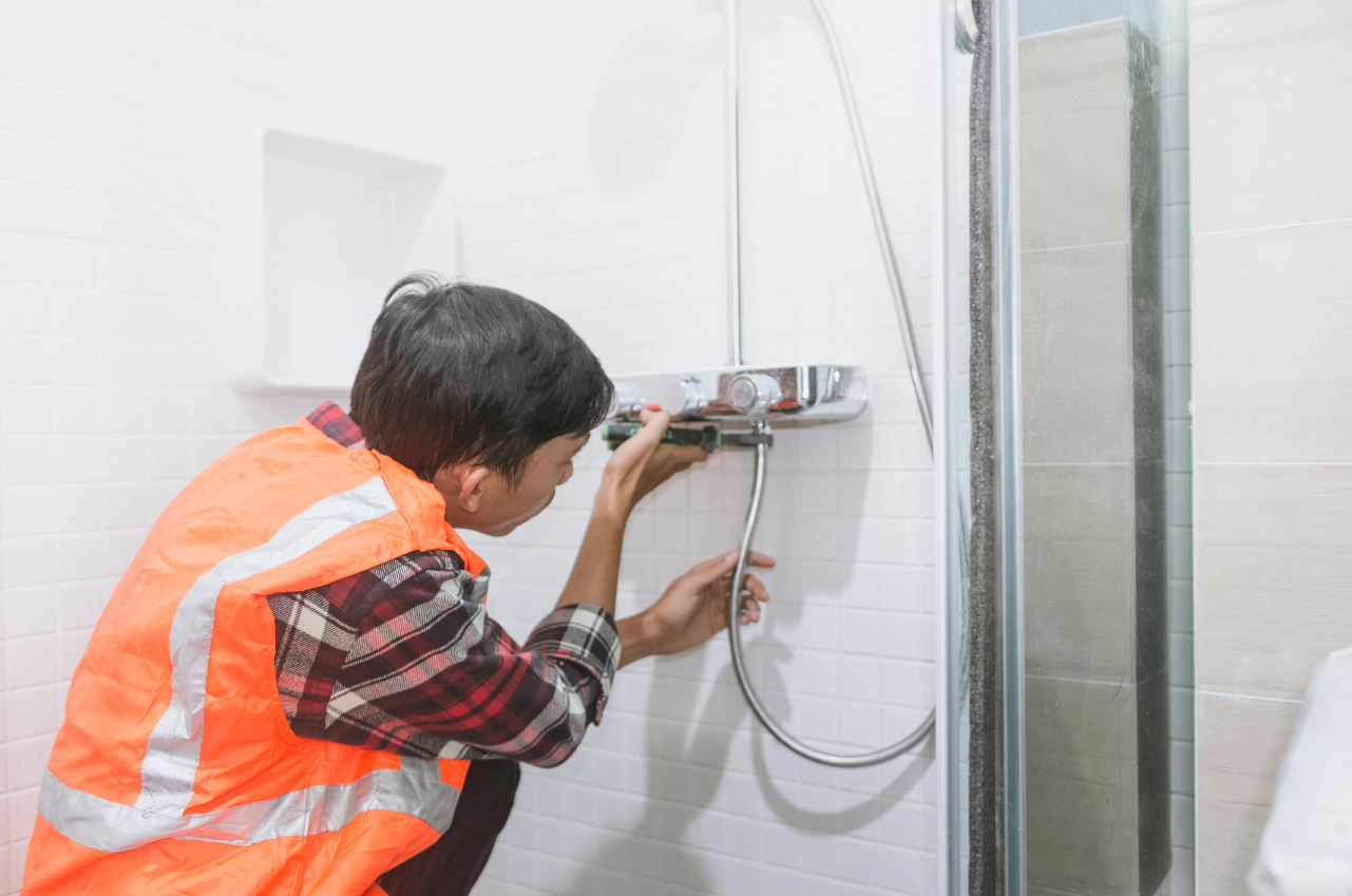 Emergency plumbing repair services in Dubai - Quick Fix Dubai fixing leaks and pipe issues